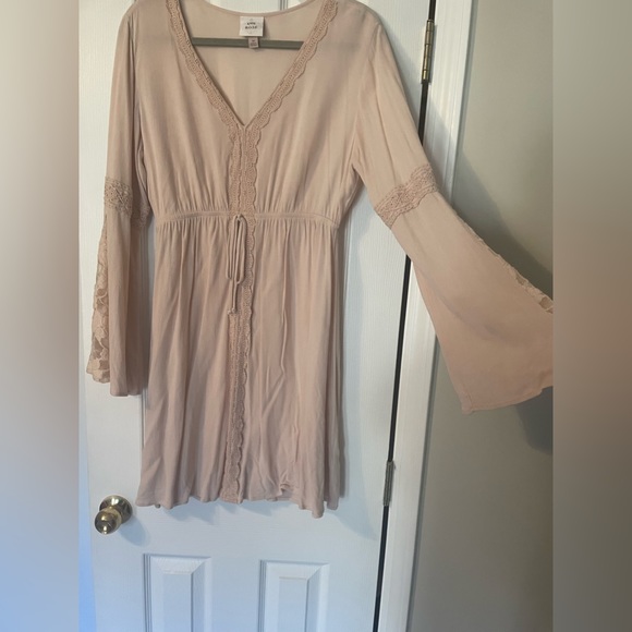 Beautiful Dress - Picture 2 of 3